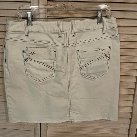 Cream denim skirt - Picture 2 of 2